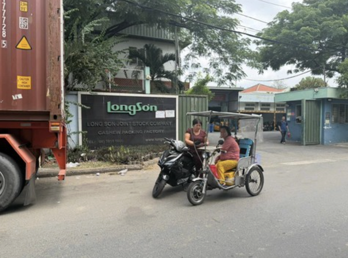 Công an TPHCM bắt kẻ lừa đảo lấy vé số của người già, tàn tật  - Ảnh 2.