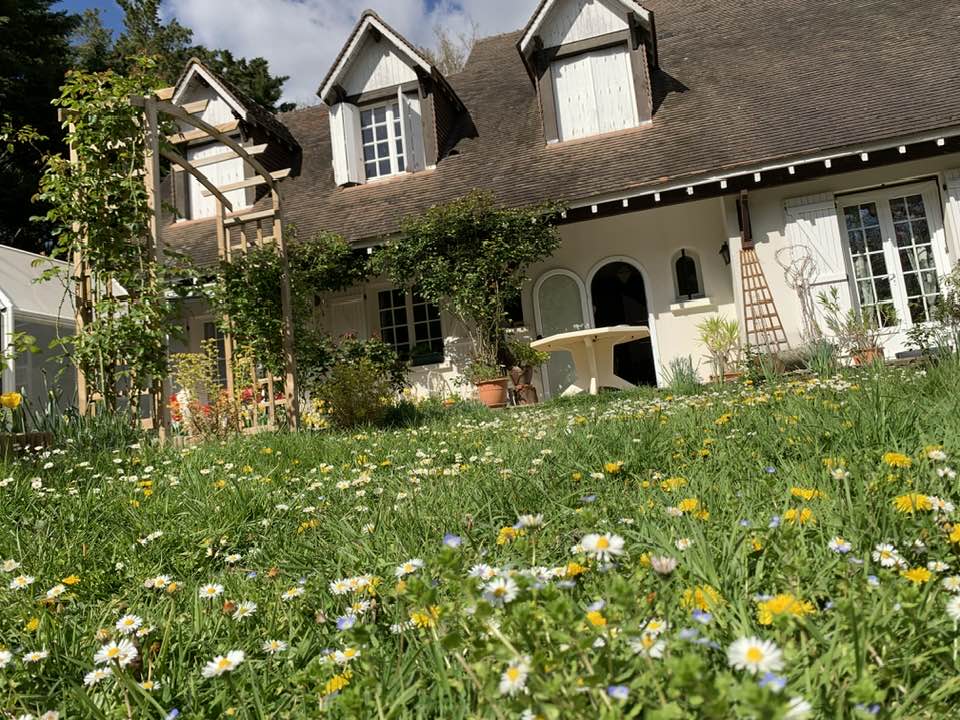 Nữ NSƯT biến mất khỏi showbiz Việt 20 năm giờ sống trong biệt thự 4.000m2, hoa ngập lối đẹp như cổ tích- Ảnh 10.