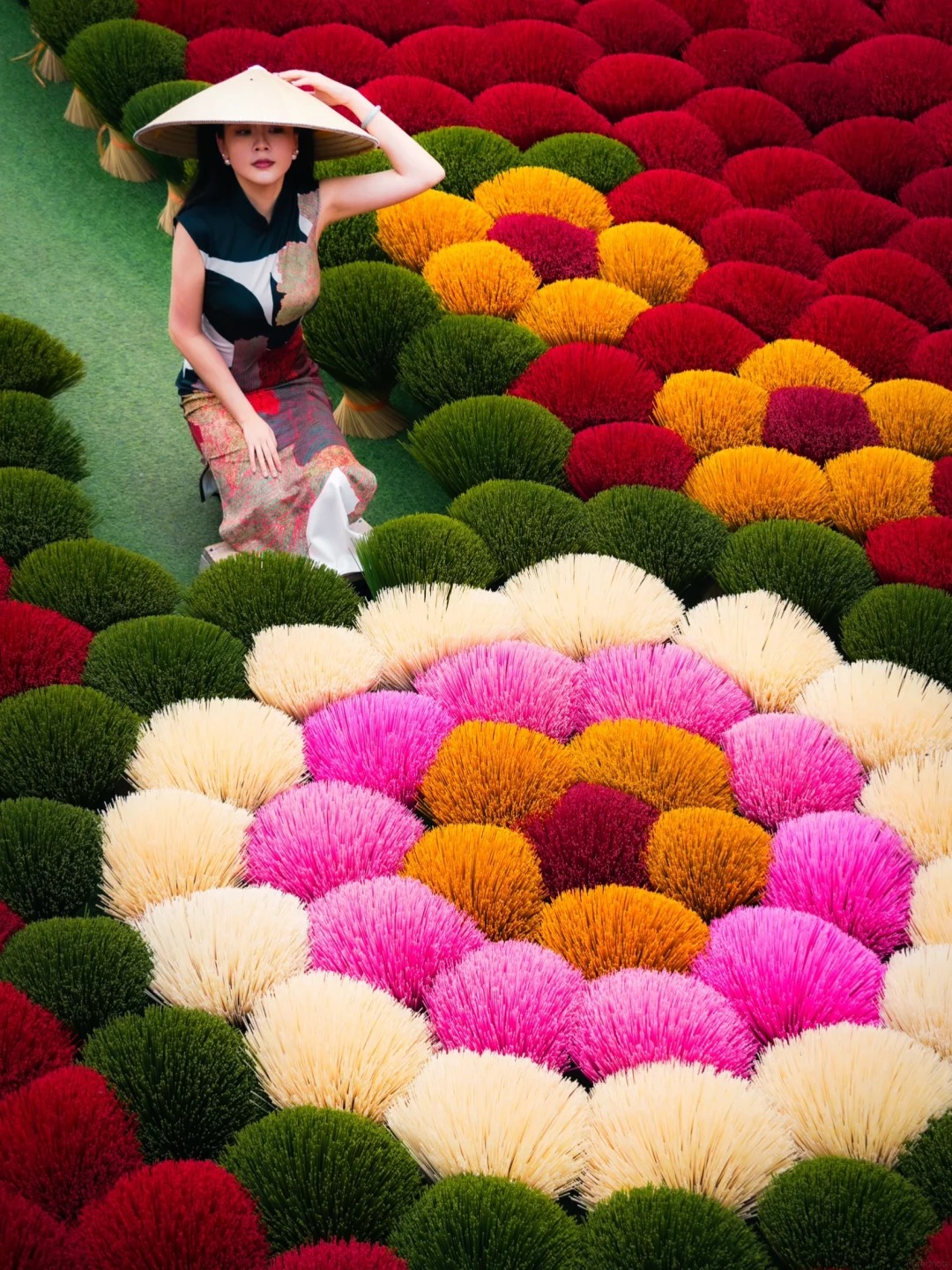 Cách Hà Nội chỉ 1 giờ chạy xe có một ngôi làng "đẹp như tranh vẽ" lên báo Tây liên tục: Mỗi tháng làm 50 tấn hương, xuất khẩu đi cả Ấn Độ - Trung Quốc - Ảnh 5.