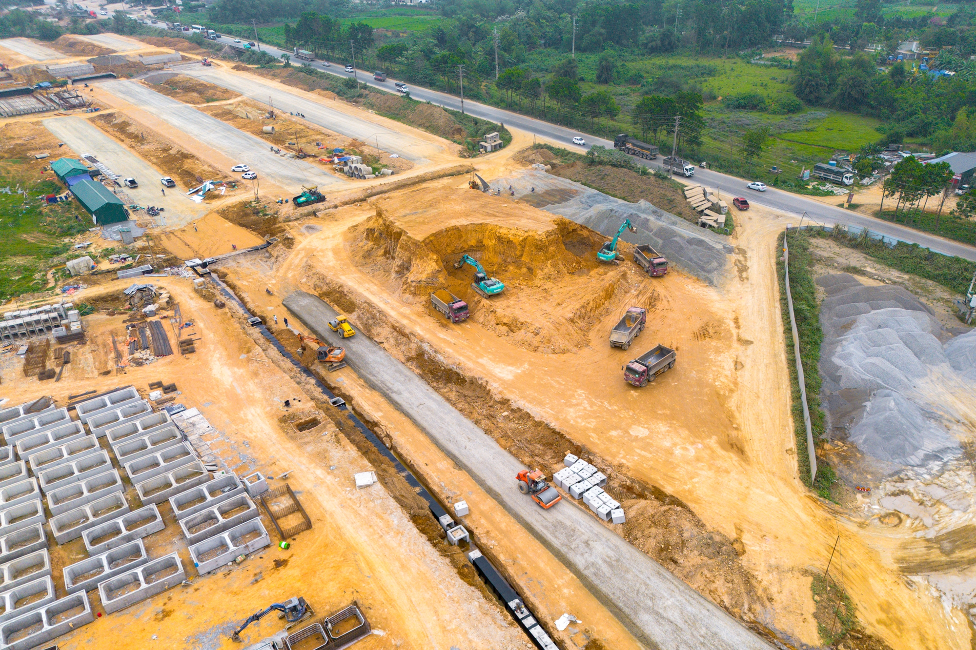 Toàn cảnh con đường rộng nhất Việt Nam, kết nối đại lộ dài nhất với đại học lớn nhất cả nước- Ảnh 4.