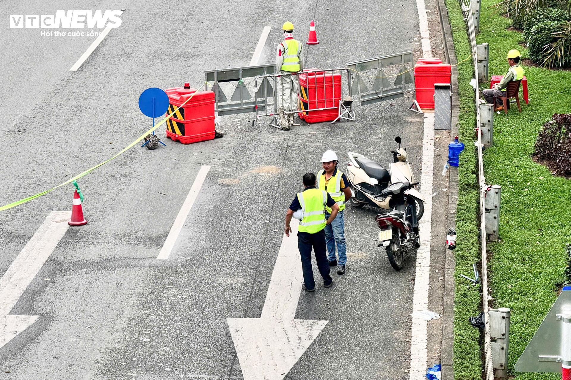 Ùn tắc Đại lộ Thăng Long kéo dài Do thi công metro số 5 từ 2026 đến 2027 - Ảnh 10. Ùn tắc Đại lộ Thăng Long kéo dài Do thi công metro số 5 từ 2026 đến 2027 - Ảnh 10.