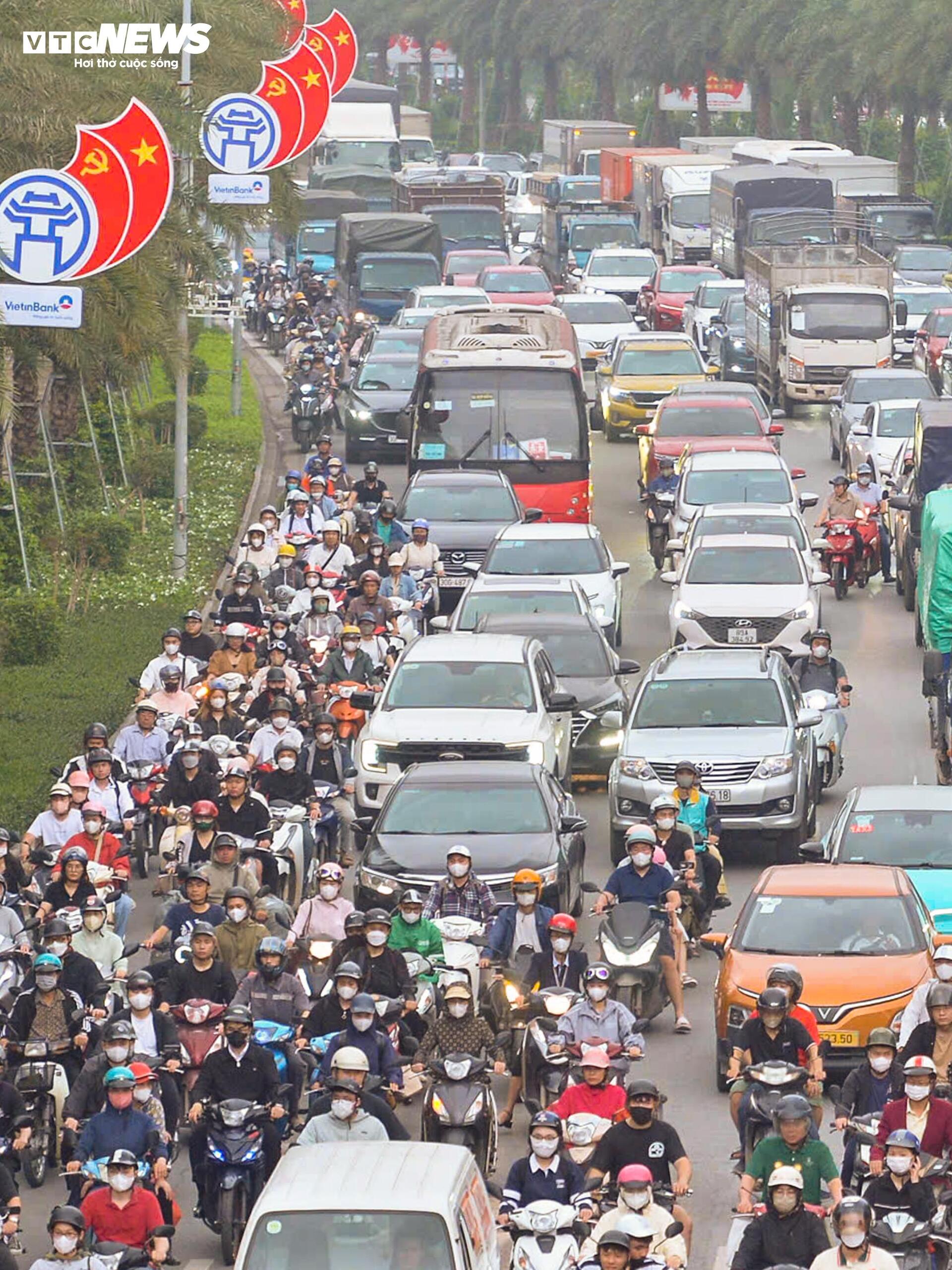 Ùn tắc Đại lộ Thăng Long kéo dài Do thi công metro số 5 từ 2026 đến 2027 - Ảnh 5. Ùn tắc Đại lộ Thăng Long kéo dài Do thi công metro số 5 từ 2026 đến 2027 - Ảnh 5.