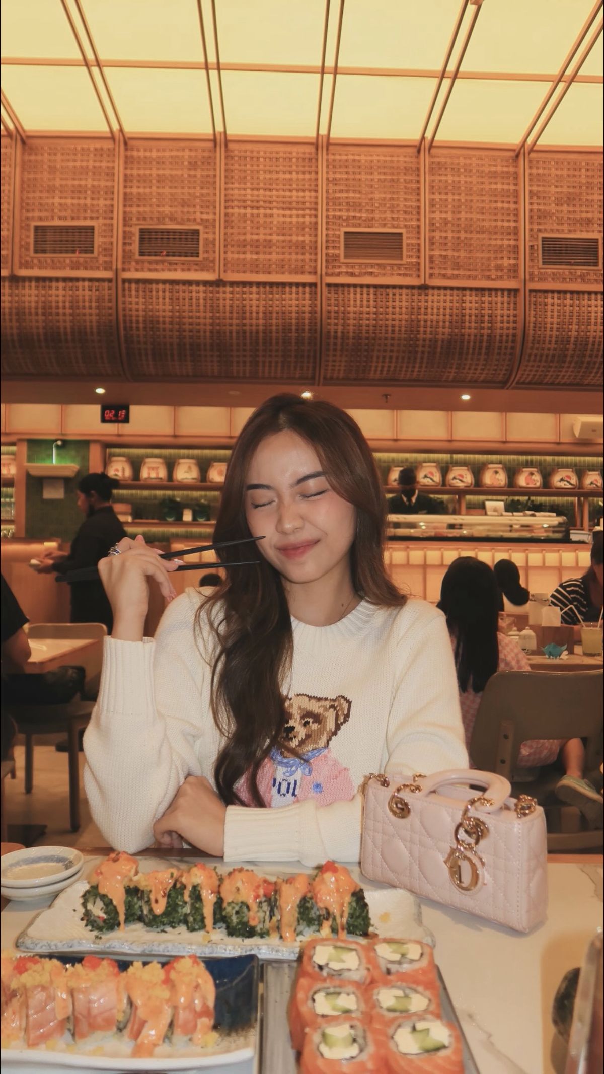 Áp lực “sống như trên mạng” khiến nhiều người tiêu tiền vượt khả năng và những hệ lụy phía sau- Ảnh 2.