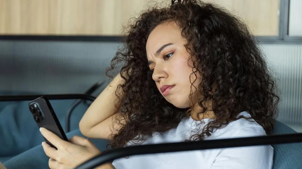 Cảnh báo về chatbot AI: Nghịch lý giữa sự thấu cảm và tính chính xác năm 2026 - Ảnh 2.