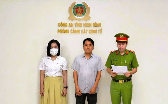 Một giám đốc và nữ kế toán bị khởi tố - Ảnh 1.