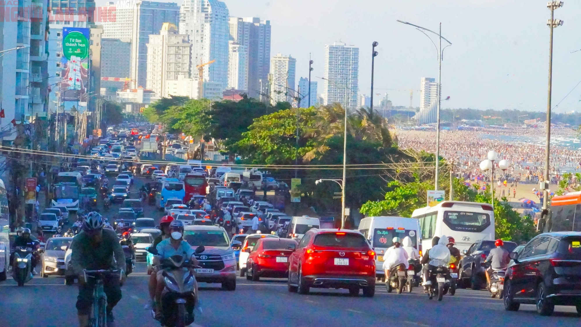 Hơn 70.000 người "phủ kín" bãi biển Vũng Tàu trong ngày 30-4 - Ảnh 3.