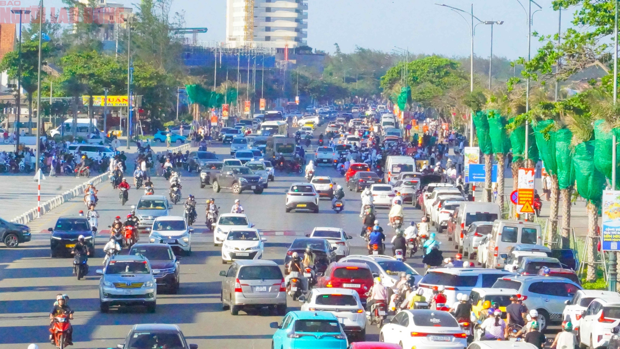 Hơn 70.000 người "phủ kín" bãi biển Vũng Tàu trong ngày 30-4 - Ảnh 4.