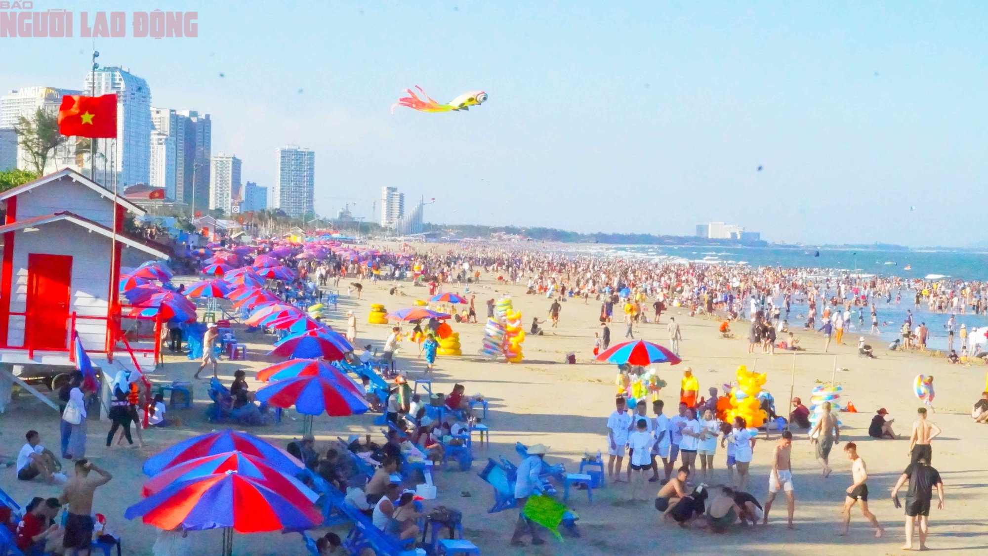 Hơn 70.000 người "phủ kín" bãi biển Vũng Tàu trong ngày 30-4 - Ảnh 5.