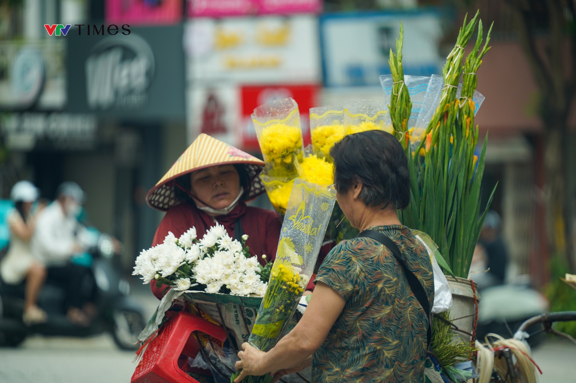 Đường phố Hà Nội thông thoáng trong ngày đầu nghỉ lễ 30/4 – 1/5 - Ảnh 6.