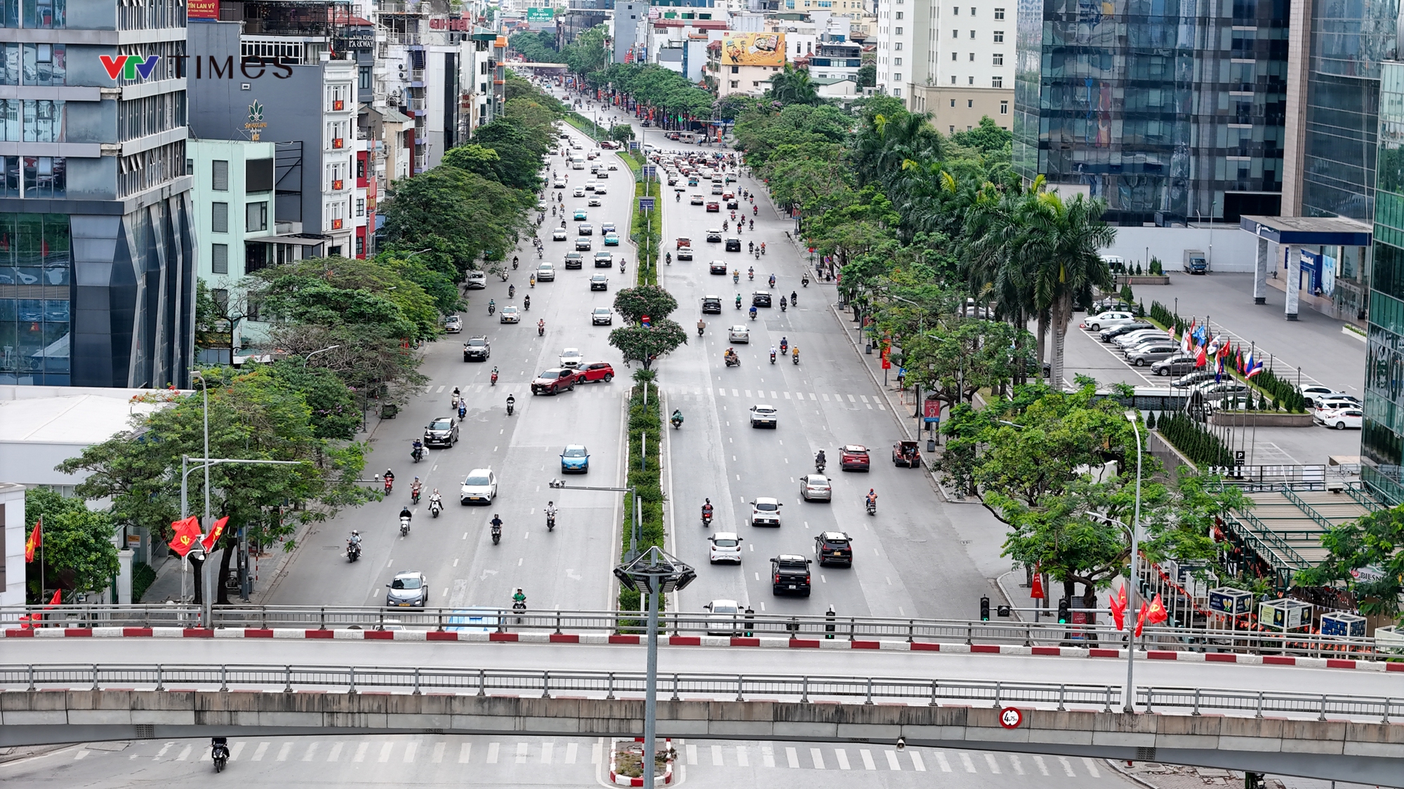 Đường phố Hà Nội thông thoáng trong ngày đầu nghỉ lễ 30/4 – 1/5 - Ảnh 11.