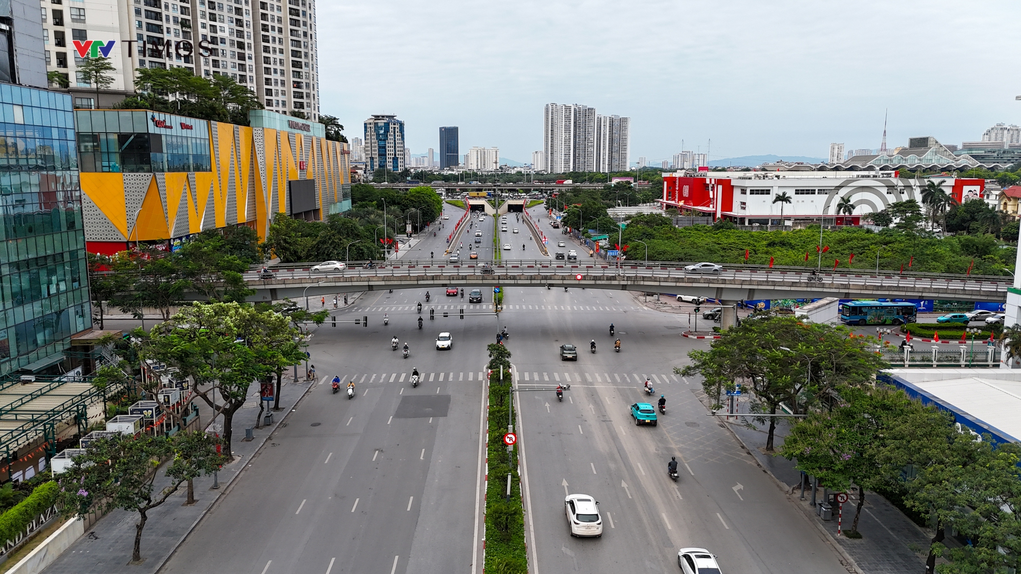 Đường phố Hà Nội thông thoáng trong ngày đầu nghỉ lễ 30/4 – 1/5 - Ảnh 12.
