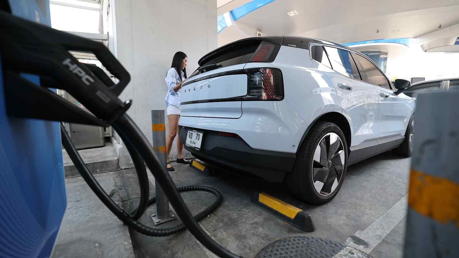 Thái Lan đẩy mạnh xe điện: 7 . 000 Trạm sạc và dịch vụ lưu trú mới vào năm 2030 - Ảnh 2.