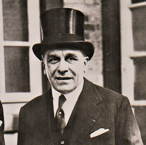 Tỷ phú giàu thứ 3 thế giới tử vong vì rơi thẳng từ máy bay xuống mà không một ai biết - Ảnh 1.