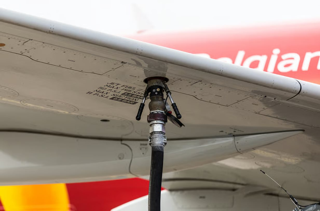 Cơn khát dầu thừa chiên gà trong ngành hàng không năm 2026 - Ảnh 3.