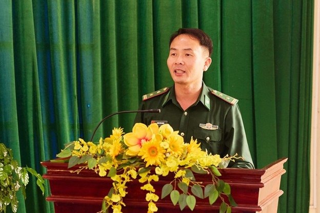 Hành trình Từ Trái Tim: Những cuốn sách quý tiếp thêm bản lĩnh cho chiến sĩ nơi tuyến đầu Tổ quốc - Ảnh 3.