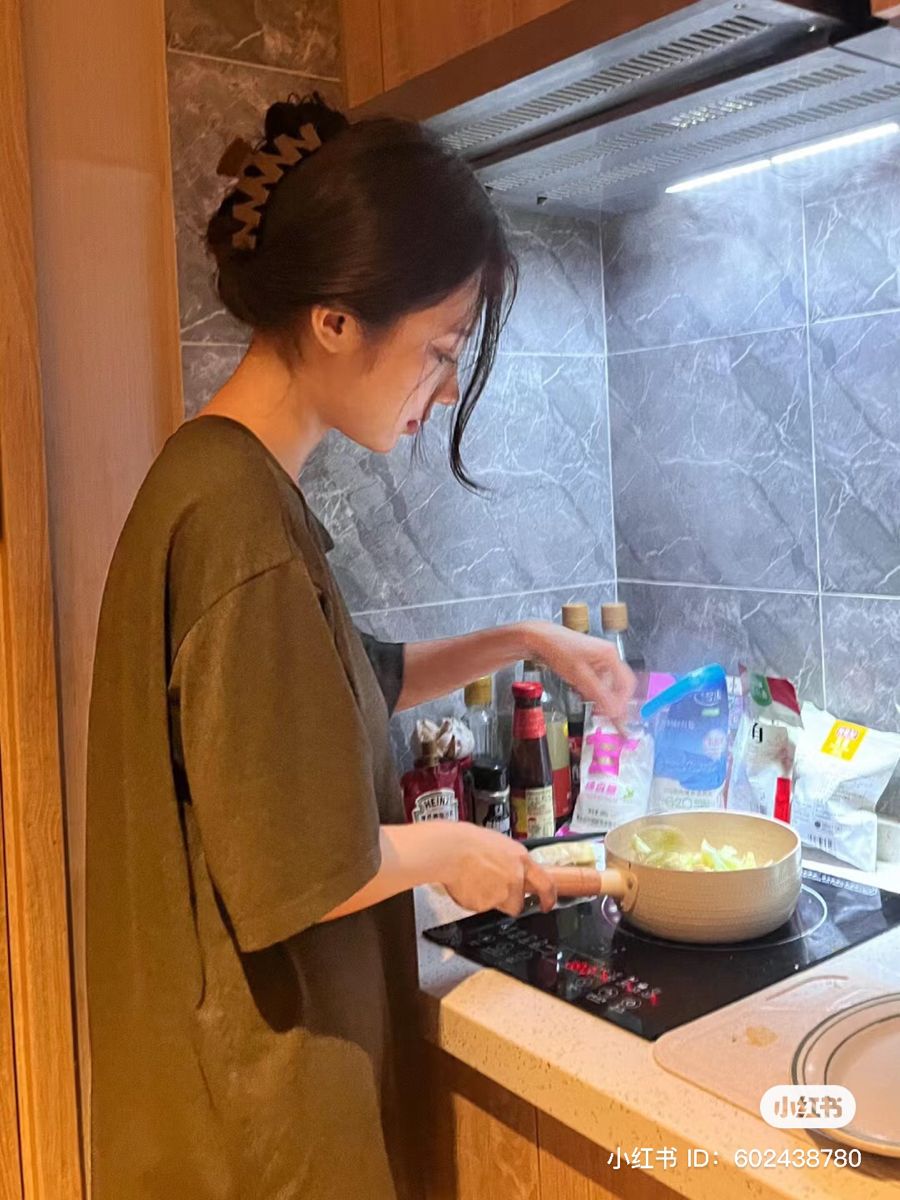 10 món nhiều phụ nữ đã ngừng mua trong năm 2026 để tránh lãng phí tiền - Ảnh 3.