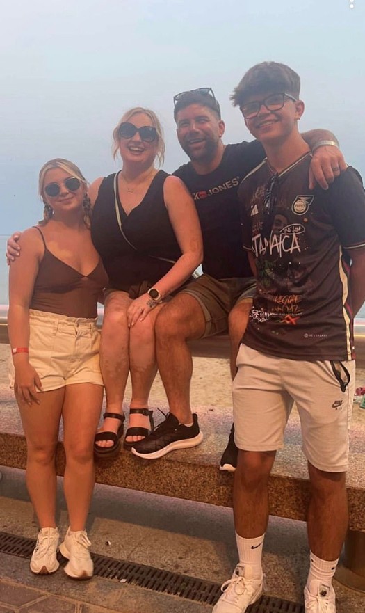 Nam thợ xây 40 tuổi có 1 triệu chứng, đi khám phát hiện ung thư di căn khắp xương - Ảnh 3.