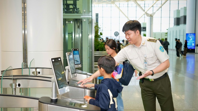 Khách đi máy bay lưu ý: Từ bây giờ, có thể dùng vé máy bay giấy để làm 1 việc tại sân bay Nội Bài - Ảnh 9.