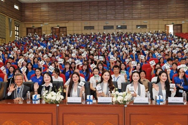 Hành trình Từ Trái Tim: Kết nối giảng đường và biên cương, tiếp lửa khát vọng lớn cho thế hệ trẻ - Ảnh 1.