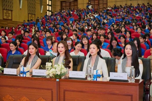 Hành trình Từ Trái Tim: Kết nối giảng đường và biên cương, tiếp lửa khát vọng lớn cho thế hệ trẻ - Ảnh 3.