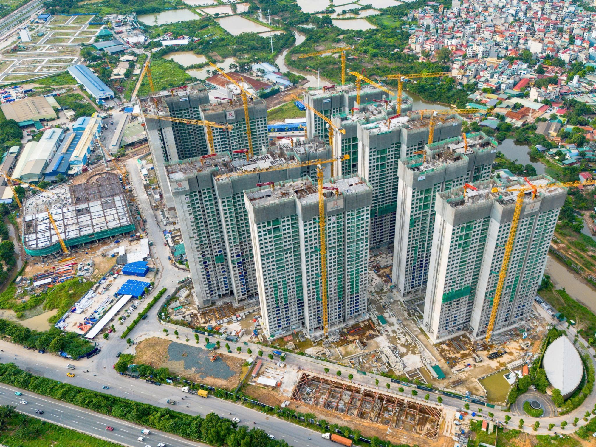 Thị trường chung cư Hà Nội dần đổi sóng: Phía Tây giảm nhiệt, Phía Đông vươn lên chiếm thị phần nhưng ẩn số còn nằm ở hướng khác - Ảnh 3.