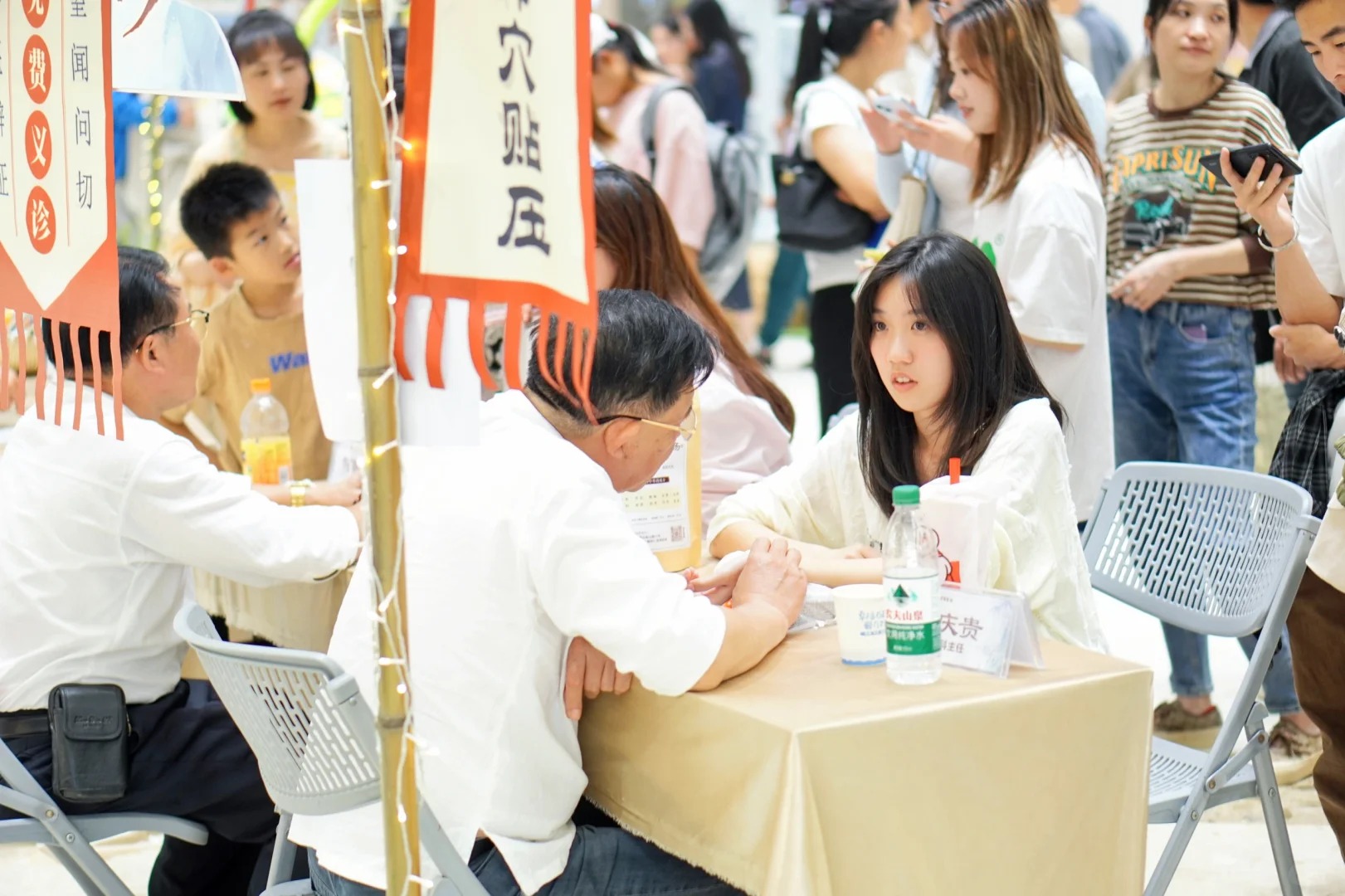 Giới trẻ Trung Quốc chọn vị đắng Thay vì ngọt ngào để sống khỏe mạnh - Ảnh 9.