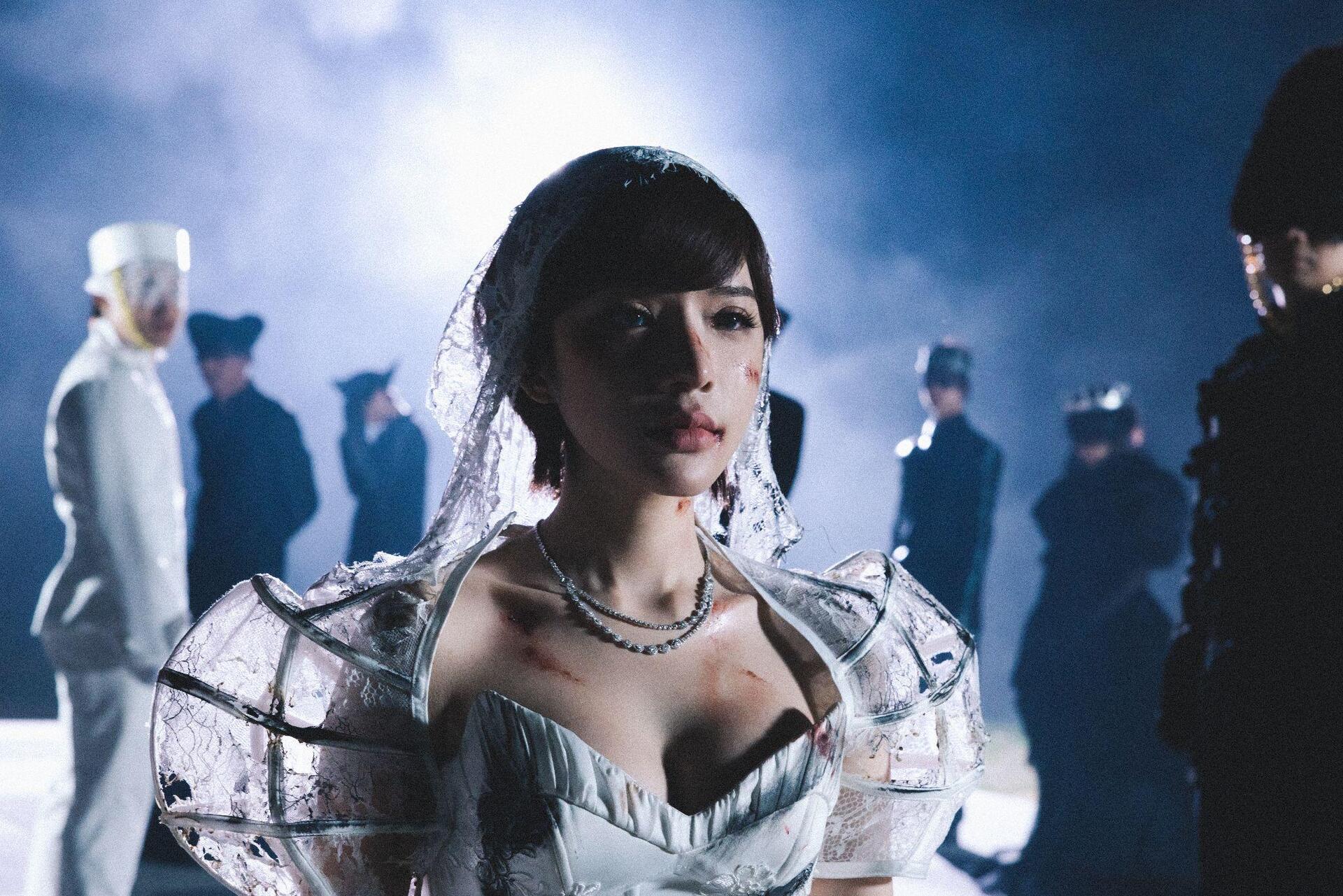 LyLy và hành trình sống tự do: Rời bàn cờ để tìm lại chính mình - Ảnh 2.