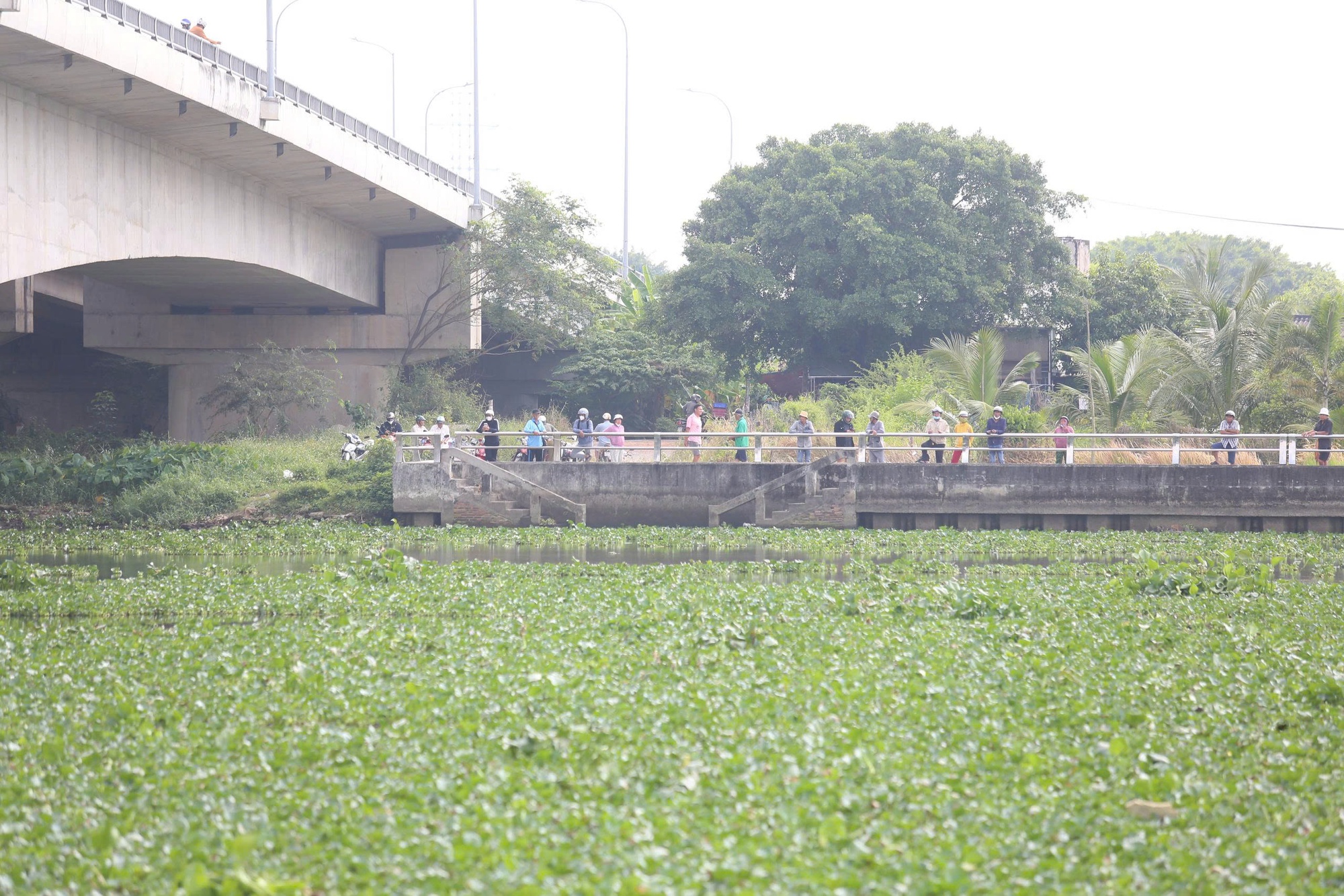 Người đàn ông Cần Thơ nhảy cầu ở Tây Ninh , để lại xe máy và điện thọai - Ảnh 2.