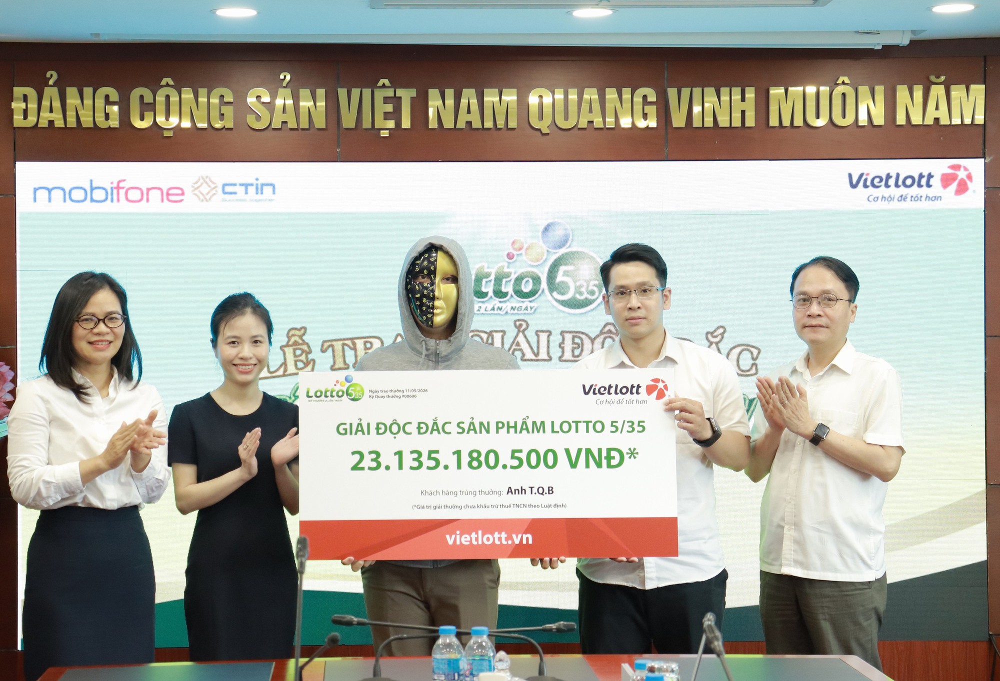 Banker Gen Z thức tới 4 giờ sáng vì trúng Vietlott hơn 23 tỷ đồng- Ảnh 1.