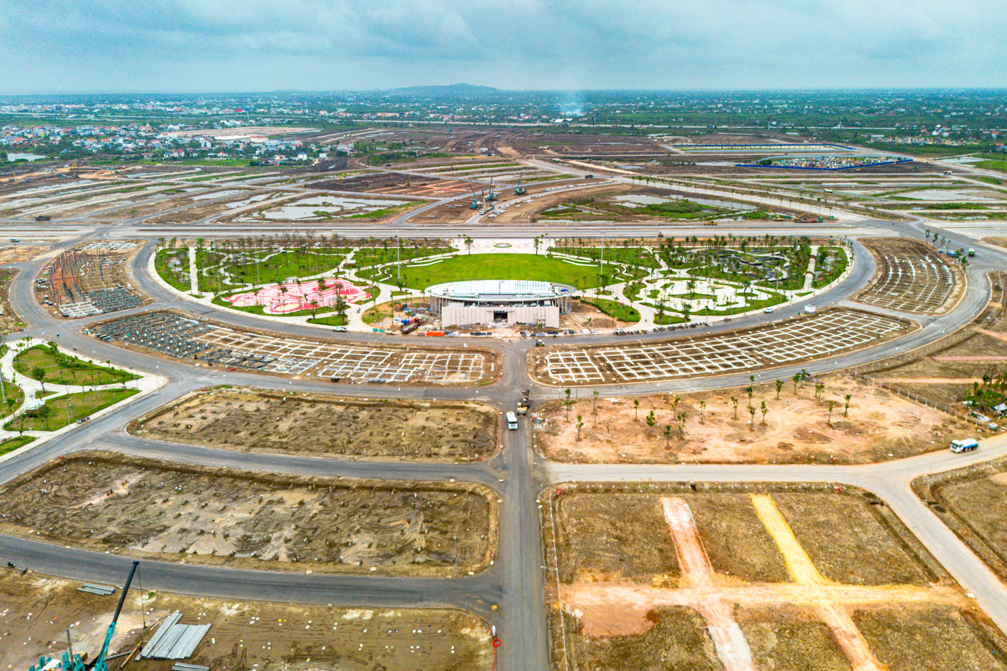 Toàn cảnh khu đô thị hơn 23.000 tỷ của Vinhomes, nằm giữa trung tâm công nghiệp và cảng biển tỷ đô - Ảnh 5. Toàn cảnh khu đô thị hơn 23.000 tỷ của Vinhomes, nằm giữa trung tâm công nghiệp và cảng biển tỷ đô - Ảnh 5.