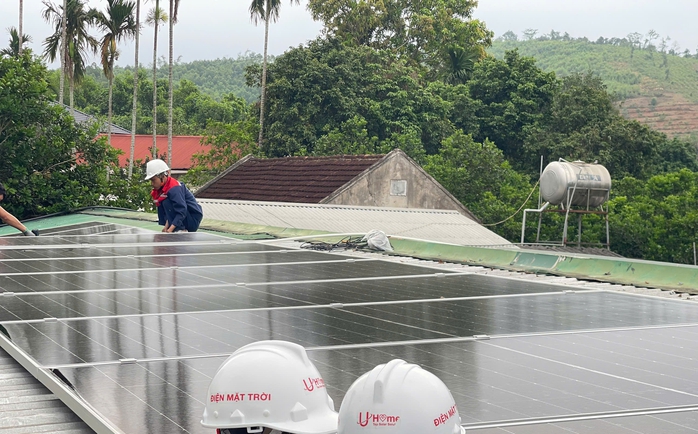 Giá tấm pin năng lượng và pin lưu trữ tăng giữa cơn sốt lắp điện mặt trời 2026 - Ảnh 2.