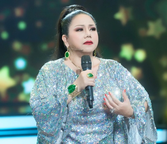 Nữ ca sĩ gánh mọi show: "Tiền mặt quá nhiều, tôi phải mua vàng tích trữ"- Ảnh 2.