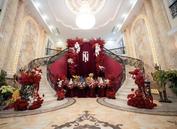 Nữ MC truyền hình cưới chồng thiếu gia kém tuổi, sống hạnh phúc trong biệt thự trắng nguy nga như lâu đài giữa Bắc Ninh - Ảnh 4.