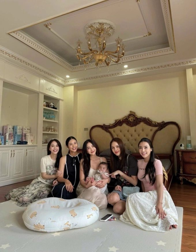 Nữ MC truyền hình cưới chồng thiếu gia kém tuổi, sống hạnh phúc trong biệt thự trắng nguy nga như lâu đài giữa Bắc Ninh - Ảnh 9.