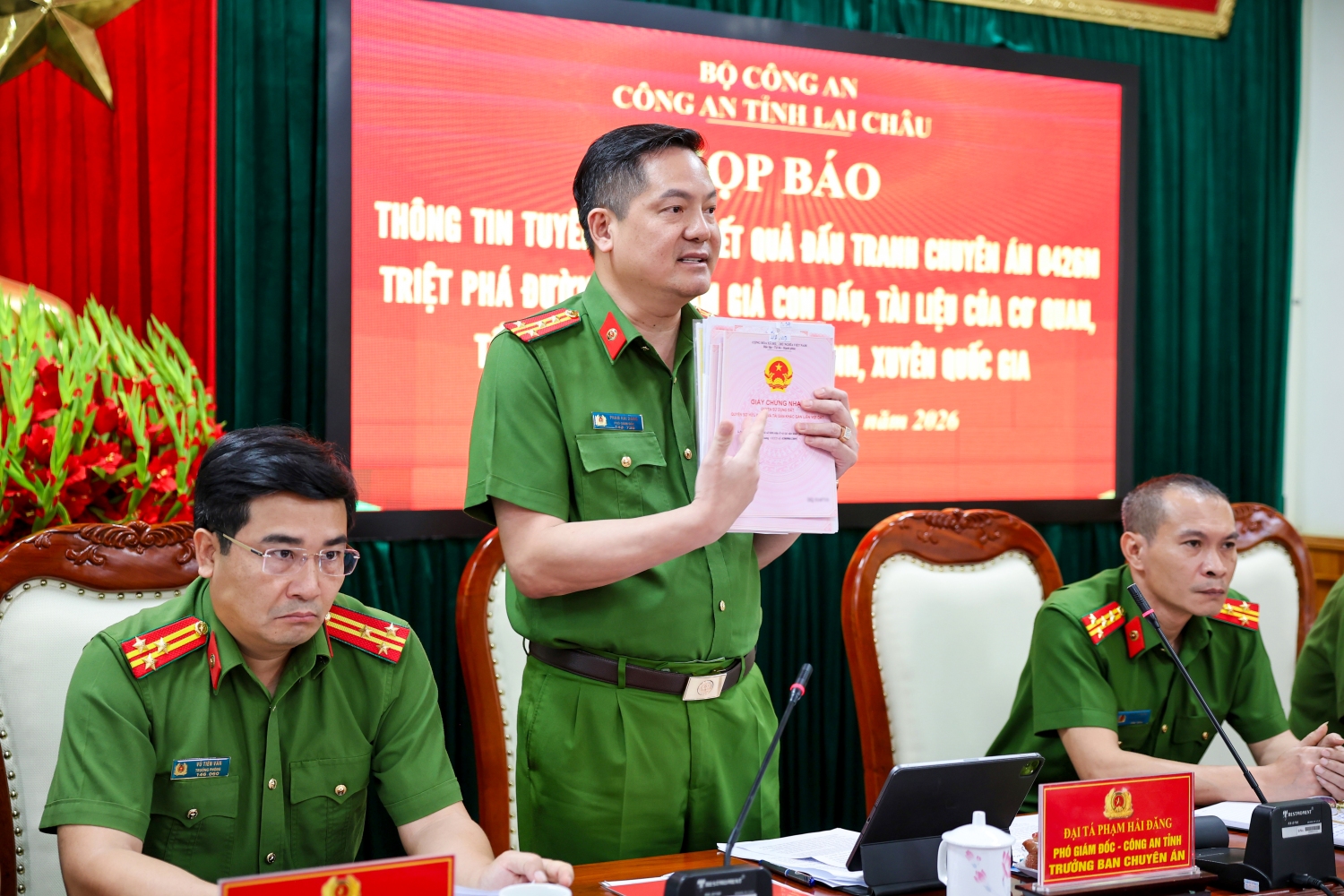 Bắt tạm giam một chủ cửa hàng xăng dầu - Ảnh 1.