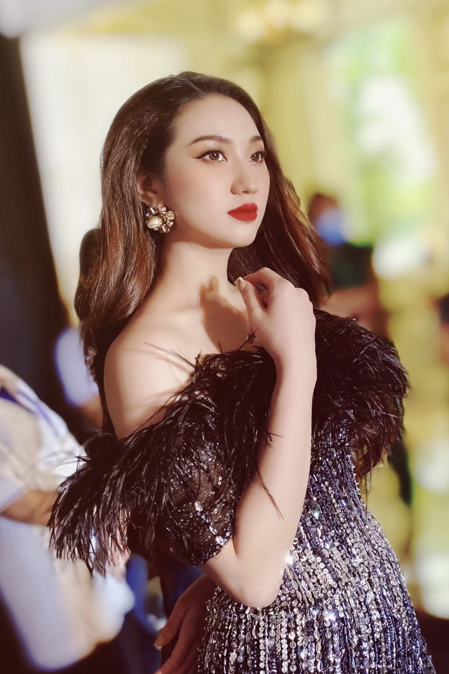 Nữ ca sĩ hủy cưới trước 1 tuần: Nhiều đại gia ngàn tỷ vây quanh, rời showbiz, 35 tuổi thành đạt- Ảnh 2.
