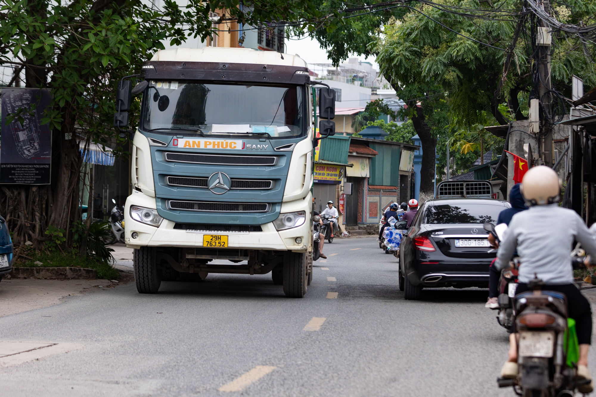 Toàn cảnh tuyến đường dài 5km dang dở suốt hơn 10 năm: Đang được đẩy nhanh tiến độ, kết nối loạt khu đô thị phía Tây Hà Nội - Ảnh 4.
