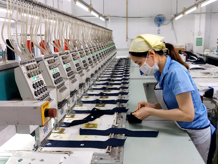 Từ ngày 1-7, lương đóng BHTN cao nhất của người lao động lên đến 106,2 triệu đồng/tháng - Ảnh 1.
