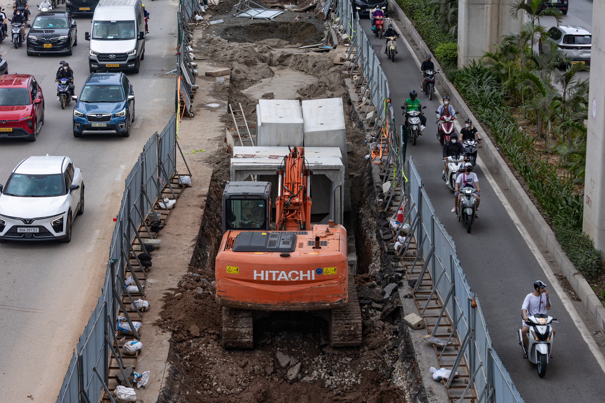 Toàn cảnh loạt dự án phủ khắp Hà Nội như một đại công trường: Tổng mức đầu tư hàng trăm nghìn tỷ, dự kiến hoàn thành trong năm nay- Ảnh 10. Toàn cảnh loạt dự án phủ khắp Hà Nội như một đại công trường: Tổng mức đầu tư hàng trăm nghìn tỷ, dự kiến hoàn thành trong năm nay- Ảnh 10.