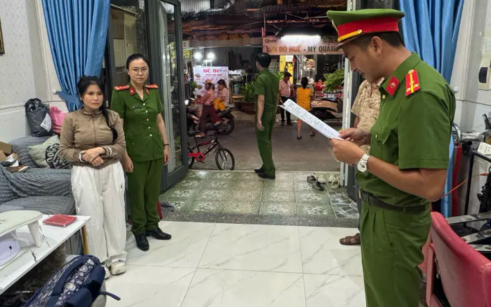 Hé lộ vai trò của mẹ kế trong vụ án con trai giết cha ruột để chiếm tài sản - Ảnh 1.