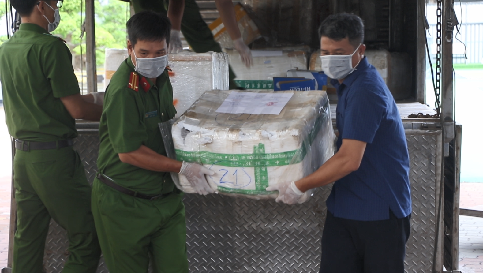 Từ vụ tự tử bất thường, Công an TP.HCM triệt phá đường dây buôn bán chất độc quy mô kinh hoàng- Ảnh 1. Từ vụ tự tử bất thường, Công an TP.HCM triệt phá đường dây buôn bán chất độc quy mô kinh hoàng- Ảnh 1.