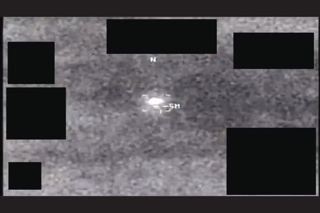 Lầu Năm Góc công bố loạt tài liệu và video mới nhất về UFO - Ảnh 1.