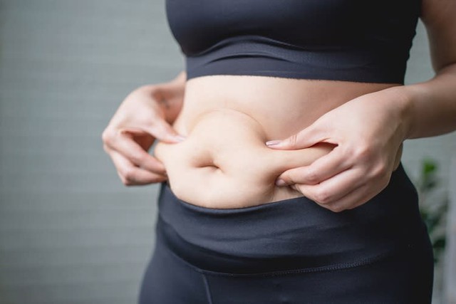"Ăn ít như mèo", người phụ nữ 55 tuổi vẫn thừa 35% mỡ: Chuyển sang ăn "hai thứ này" đã loại bỏ bụng dưới và giảm mỡ nhanh chóng- Ảnh 2.
