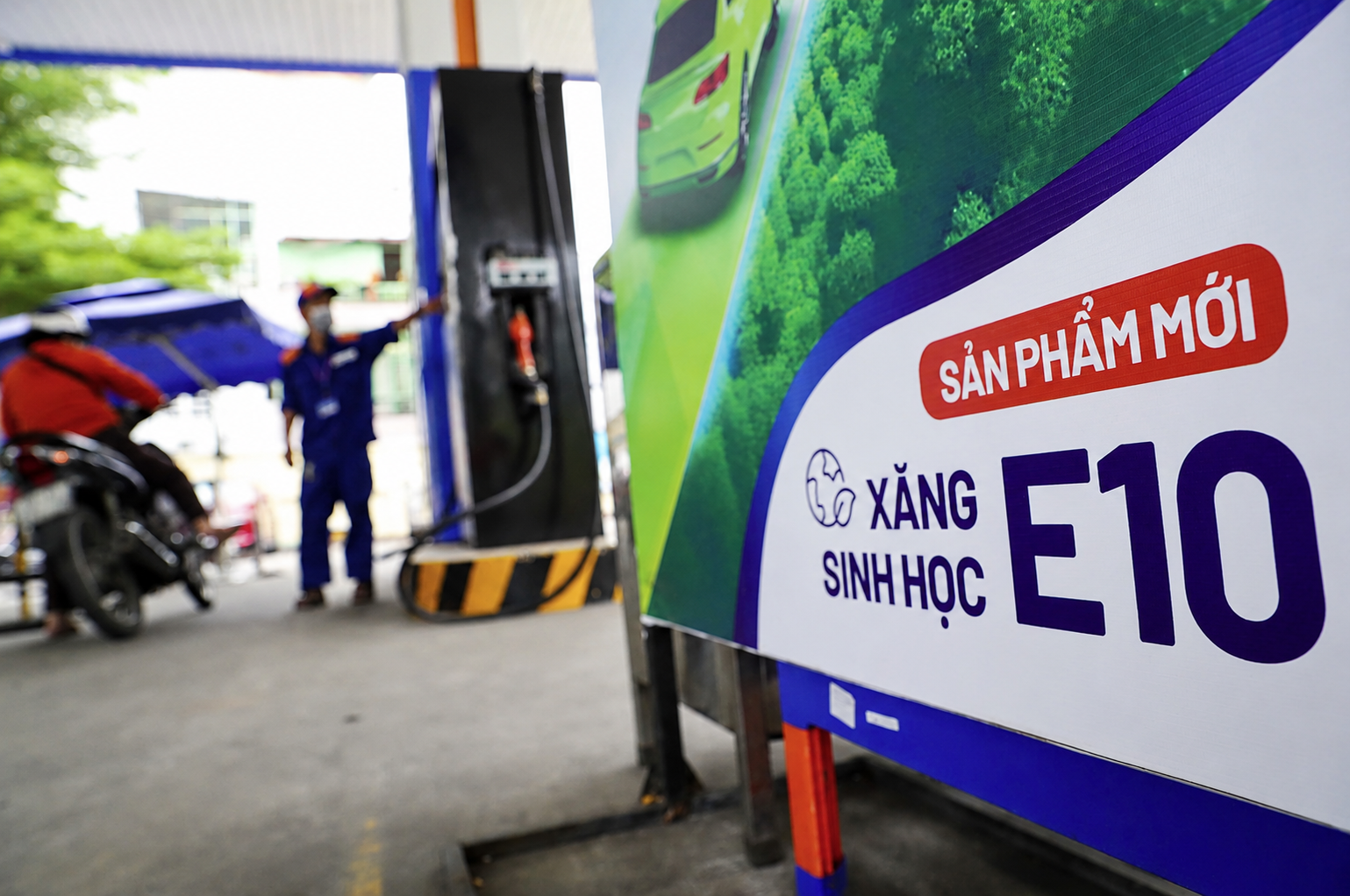 Bộ Công Thương trả lời dứt điểm: Xăng E10 có làm hỏng động cơ, hao xăng như lời đồn? - Ảnh 1.