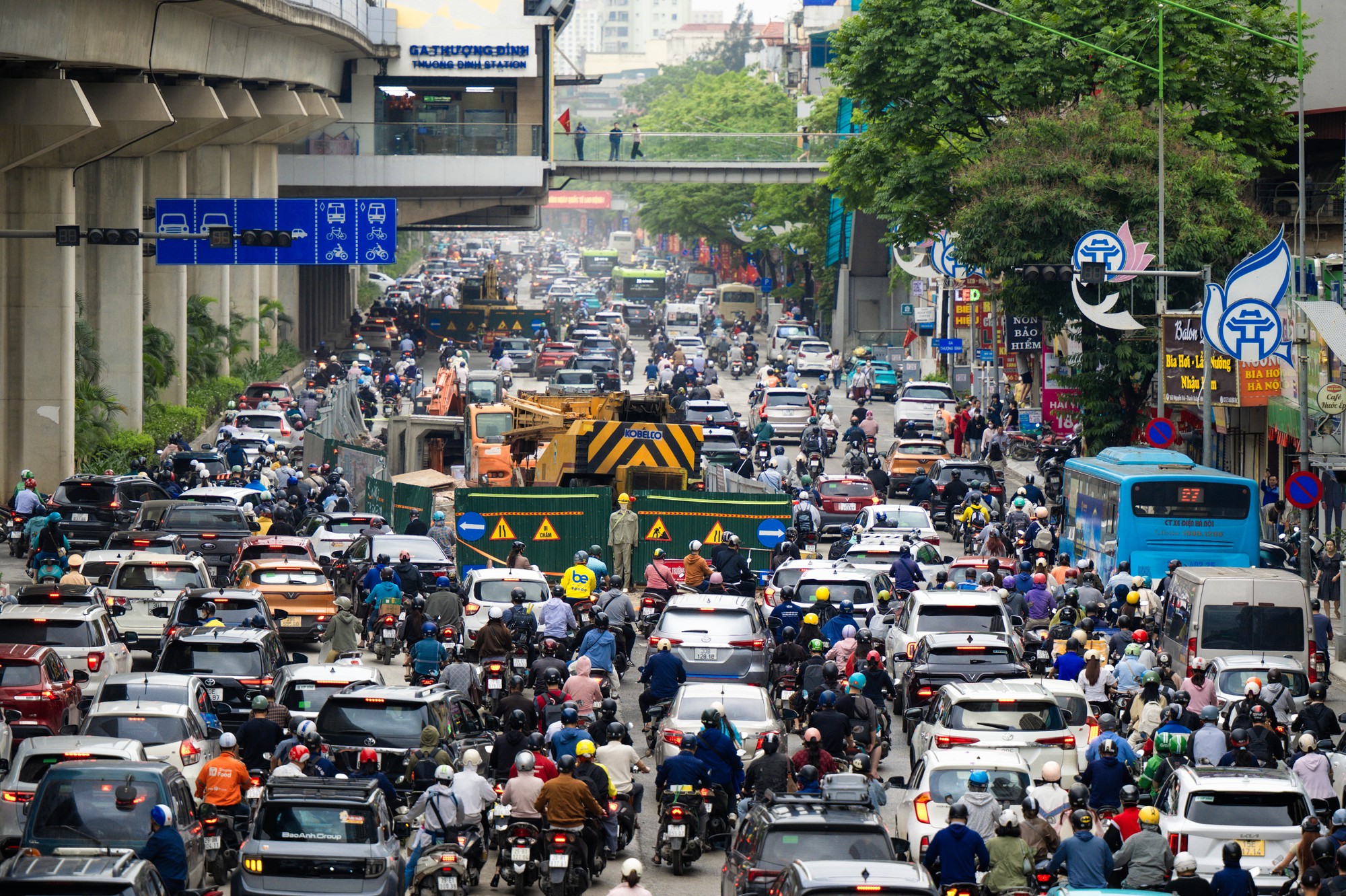 Cảnh tượng trên đường phố Hà Nội trong ngày đầu đi làm sau kỳ nghỉ lễ- Ảnh 7.