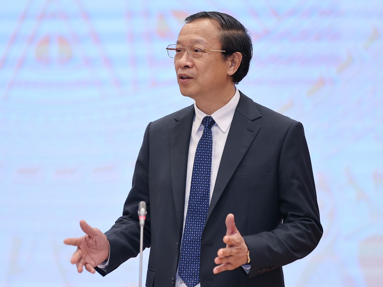 Thứ trưởng Bộ GD-ĐT nêu lý do không thể biên soạn bộ sách giáo khoa mới dùng chung cả nước? - Ảnh 1.