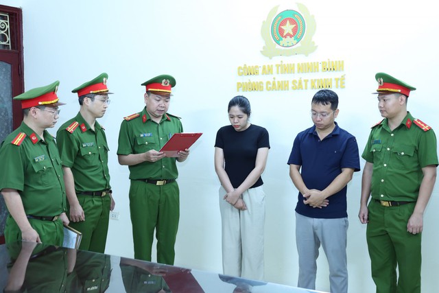 Khám xét nơi ở của nữ nhân viên Lê Diệp Linh SN 1995 - Ảnh 1.