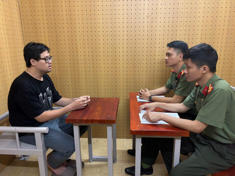 Phá chuyên án đặc biệt lớn tiêu thụ 2.250 tỷ đồng tiền thẻ cào, bắt 'ông trùm' Nguyễn Hoàng Tuấn SN 1987 - Ảnh 3.