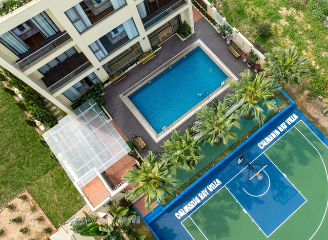 Biệt thự 1000m2, 10 phòng ngủ, có cả sân bóng rổ của nữ NSƯT, trưởng khoa thanh nhạc đình đám - Ảnh 3.