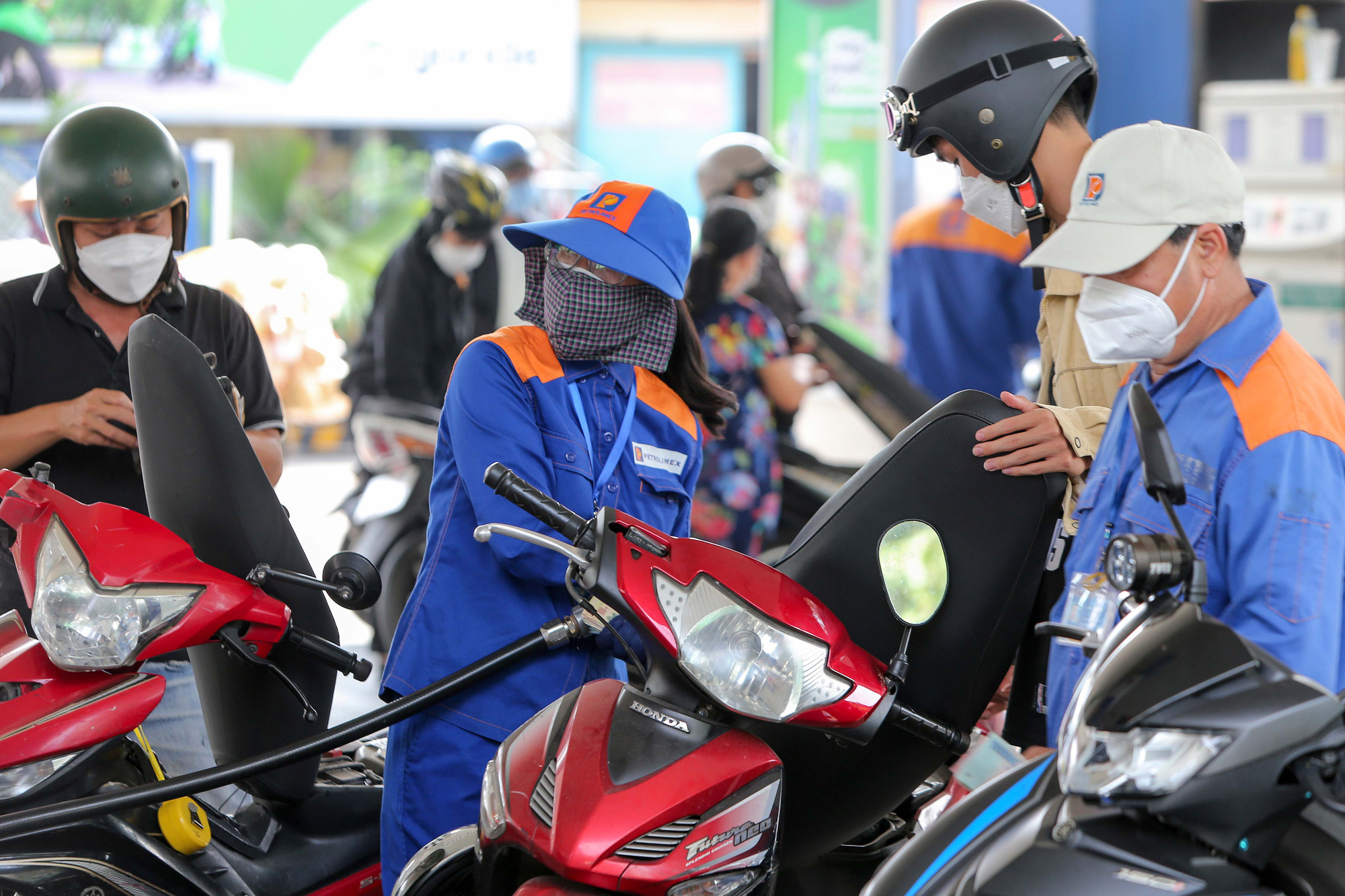 Giá xăng dầu giảm mạnh tháng 6 năm 2026: Thông tin mới nhất từ bộ Công Thương - Ảnh 1. Giá xăng dầu giảm mạnh tháng 6 năm 2026: Thông tin mới nhất từ bộ Công Thương - Ảnh 1.